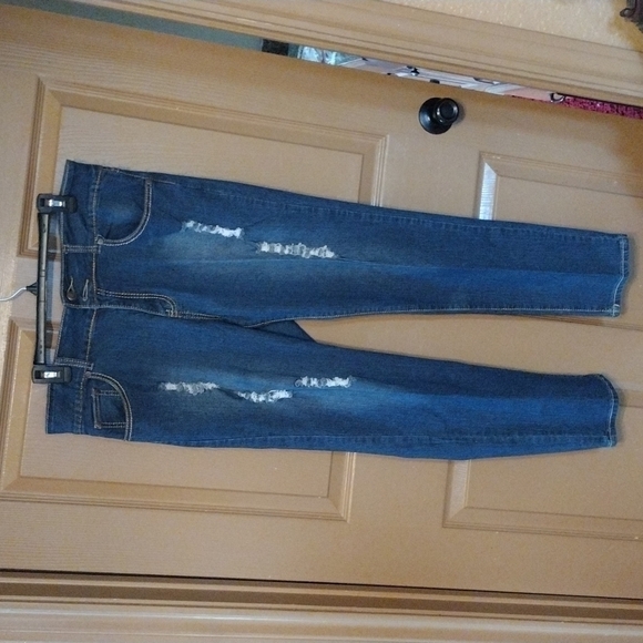 PLUS Size Jeans by IMAGE - Picture 1 of 14